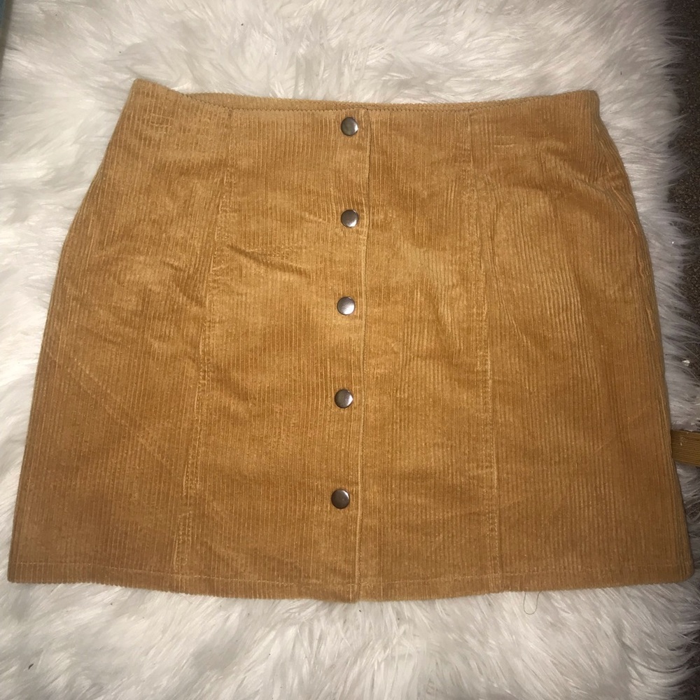NWOT Forever21 Corduroy Button Up Skirt 💛